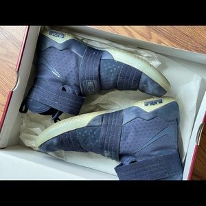 LeBron Soldier 10 SFG - Size 11